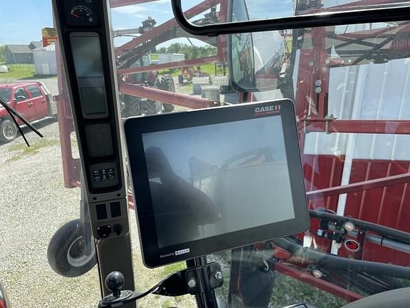 Image of Case IH 3330 Patriot equipment image 4