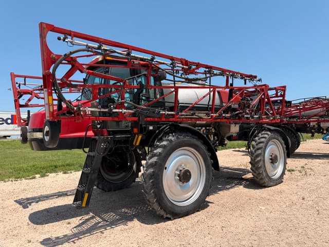 Image of Case IH 3330 Patriot equipment image 4