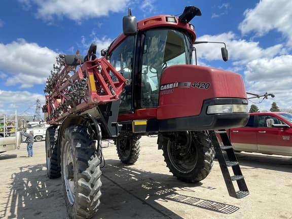 Image of Case IH Patriot 4420 equipment image 1
