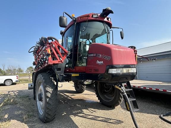 Image of Case IH Patriot 4420 equipment image 2