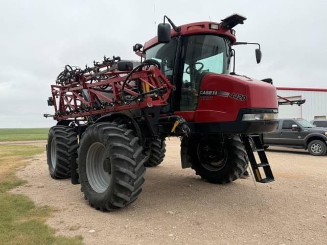 Image of Case IH Patriot 4420 equipment image 2