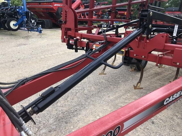 Image of Case IH Tigermate 200 equipment image 3