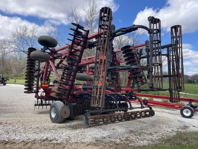 Image of Case IH 330 Turbo Till equipment image 4