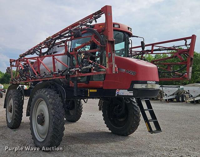 Image of Case IH Patriot 4420 equipment image 2