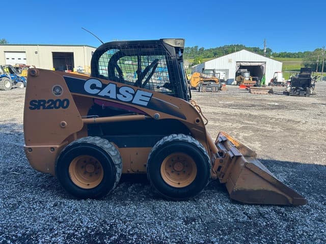 Image of Case SR200 equipment image 4