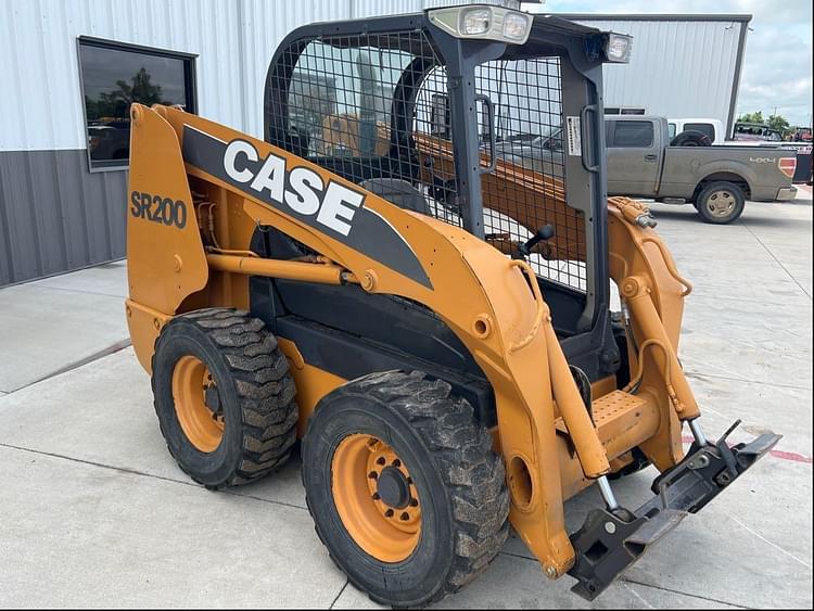 2011 Case SR200 Equipment Image0