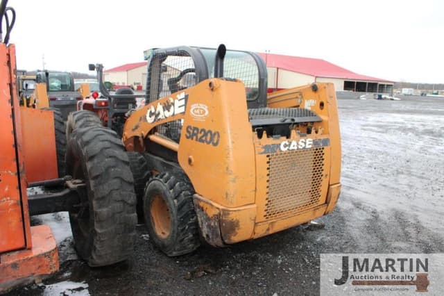 Image of Case SR200 equipment image 2