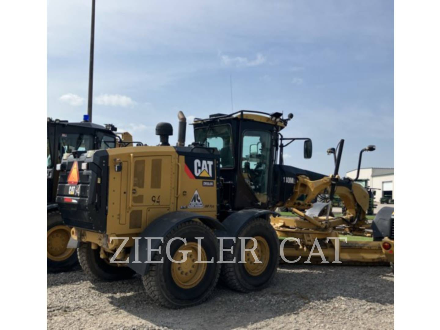 Main image Caterpillar 140M2