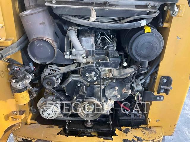 Image of Caterpillar 257B3 equipment image 4