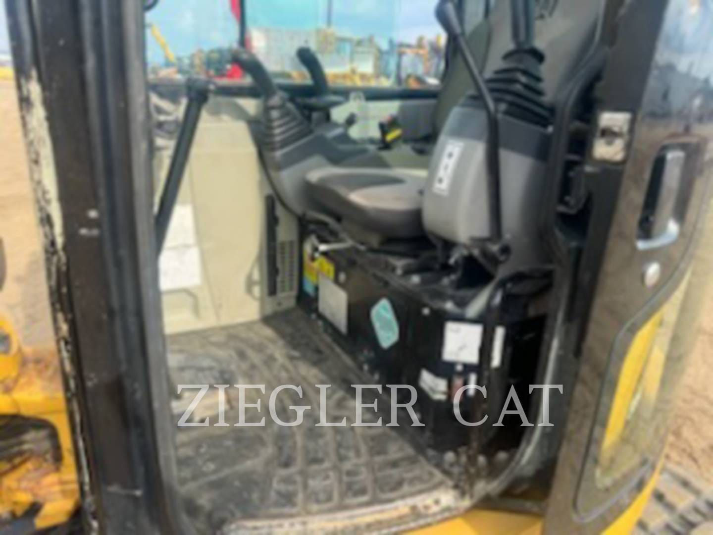 2011 Caterpillar 305.5D CR Equipment Image0