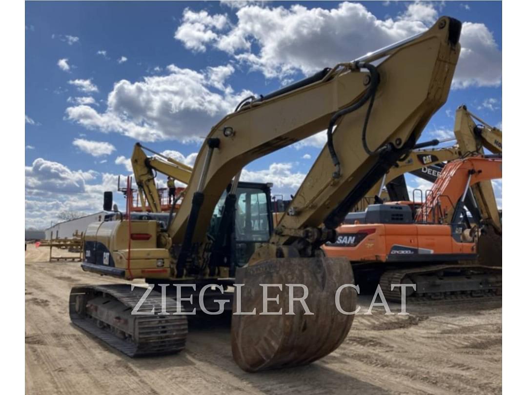Image of Caterpillar 324DL Primary image