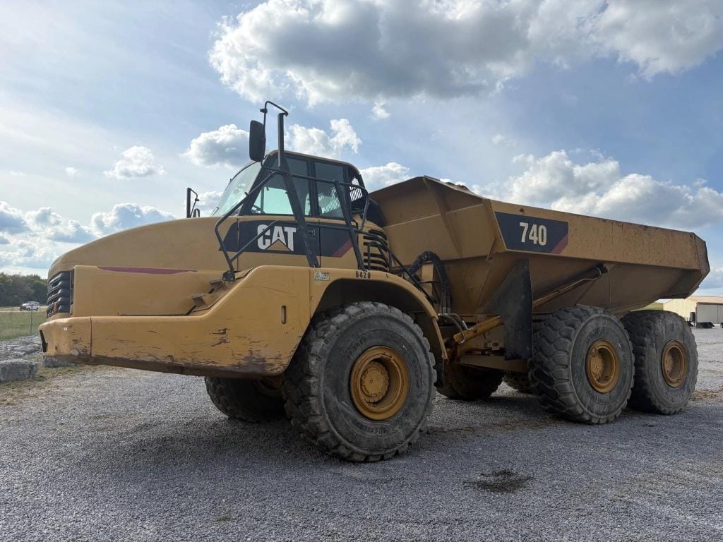 2011 Caterpillar 740 Equipment Image0