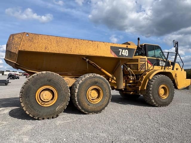 Image of Caterpillar 740 equipment image 3