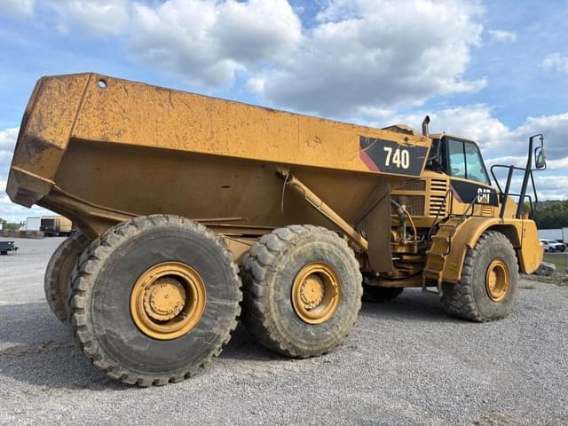 Image of Caterpillar 740 equipment image 3
