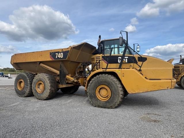 Image of Caterpillar 740 equipment image 2