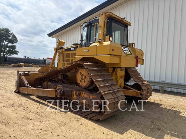 Image of Caterpillar D6T equipment image 3