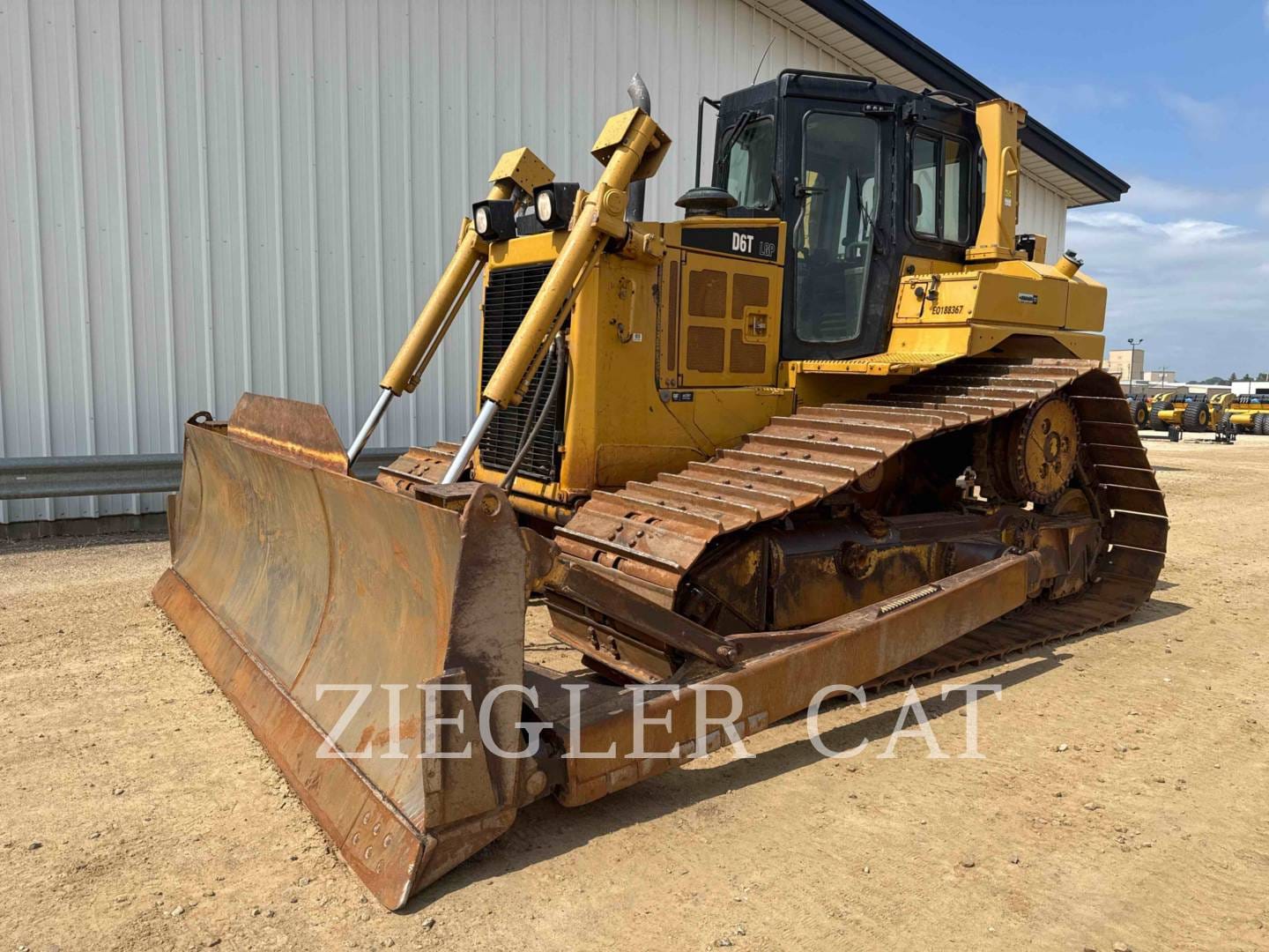 2011 Caterpillar D6T Equipment Image0