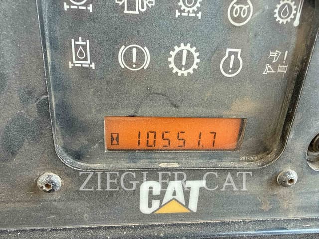 Image of Caterpillar D6T equipment image 4