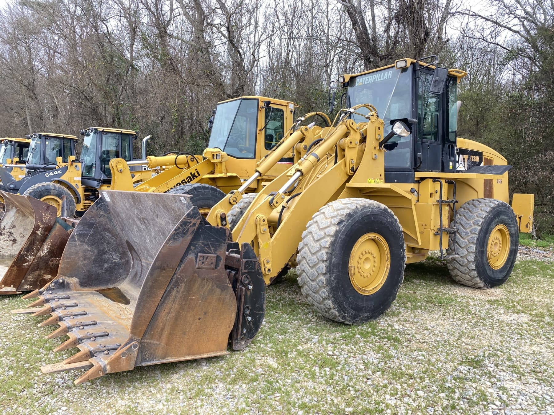 2011 Caterpillar IT38H Equipment Image0