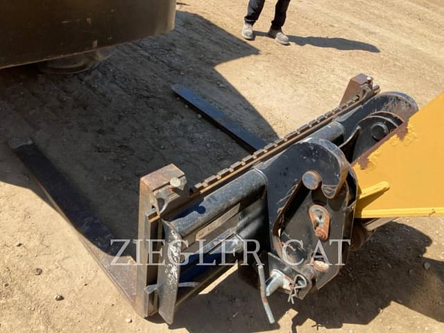 Image of Caterpillar TH514 equipment image 1