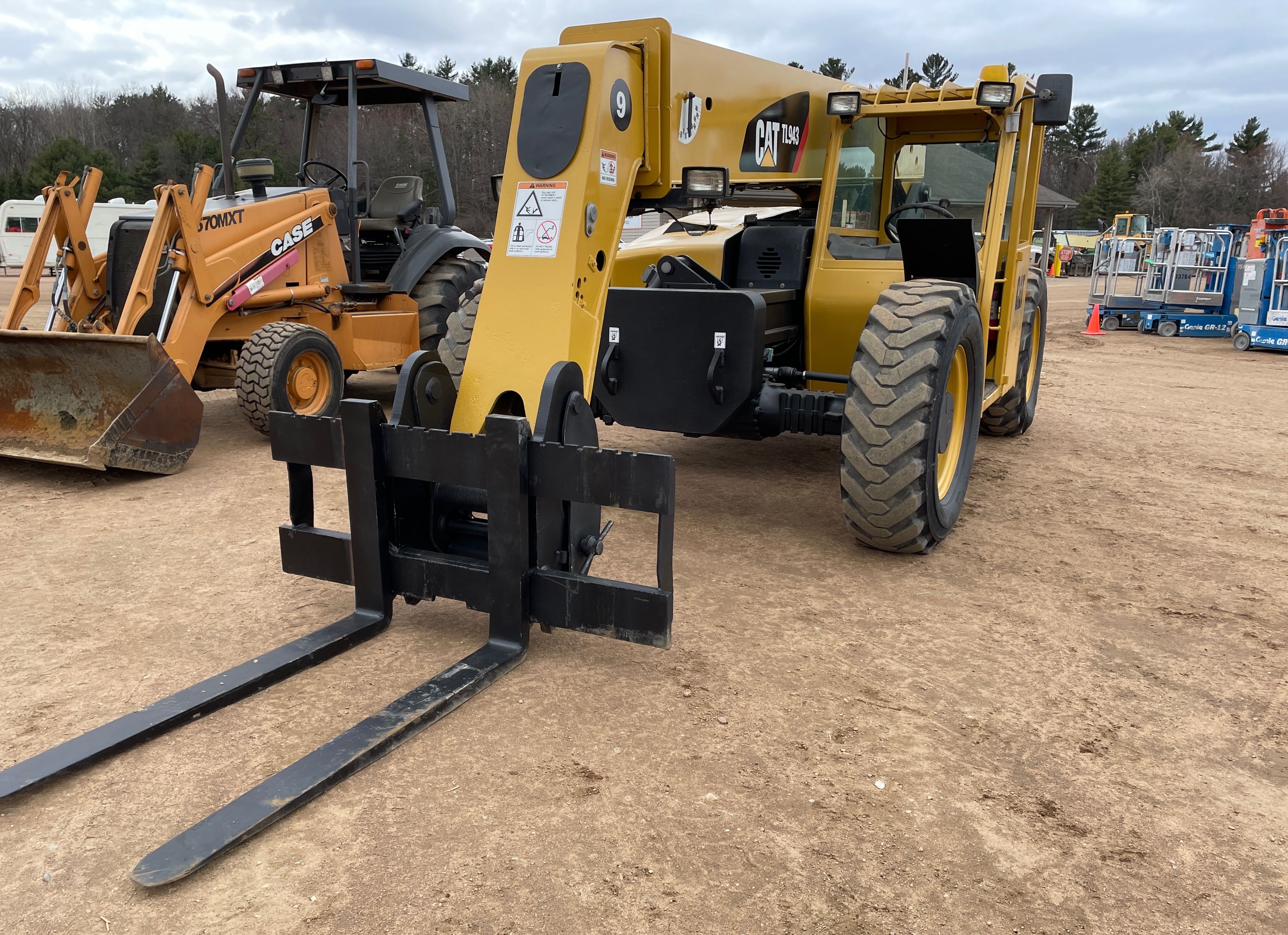 Main image Caterpillar TL943