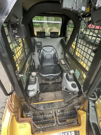 Image of Caterpillar 242B3 equipment image 1