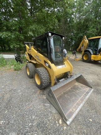 2011 Caterpillar 242B3 Equipment Image0