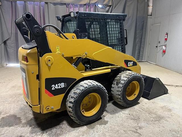 Image of Caterpillar 242B3 equipment image 4