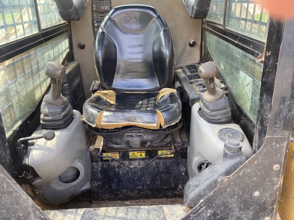 Image of Caterpillar 259B3 equipment image 3