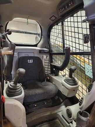 Image of Caterpillar 262C equipment image 4