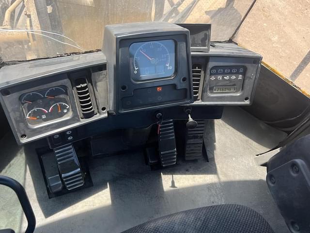 Image of Caterpillar 988H equipment image 4