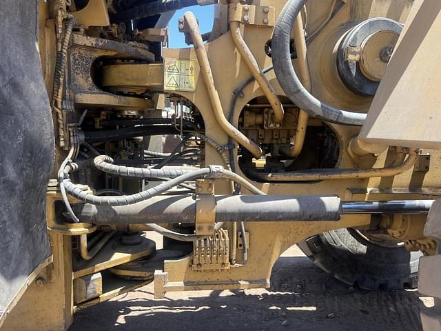 Image of Caterpillar 988H equipment image 4