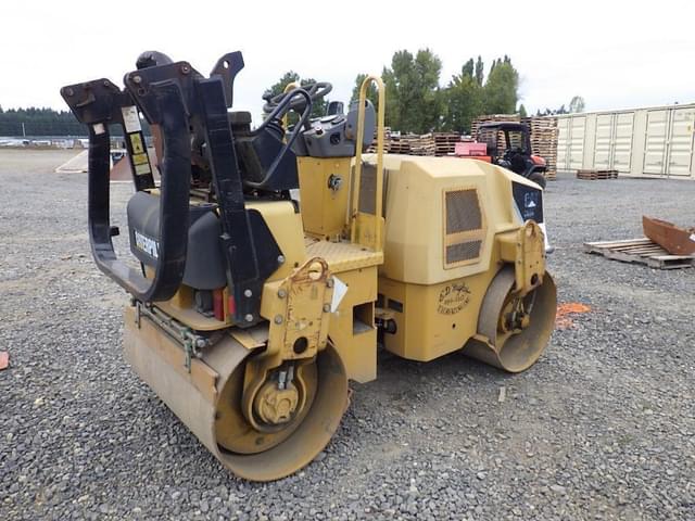 Image of Caterpillar CB24 equipment image 4