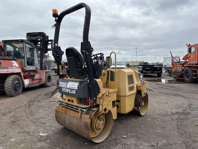 Image of Caterpillar CB24 equipment image 2