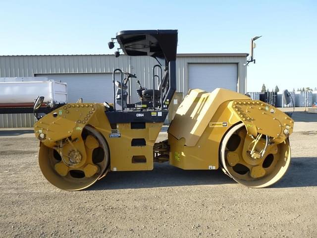 Image of Caterpillar CB64 equipment image 4