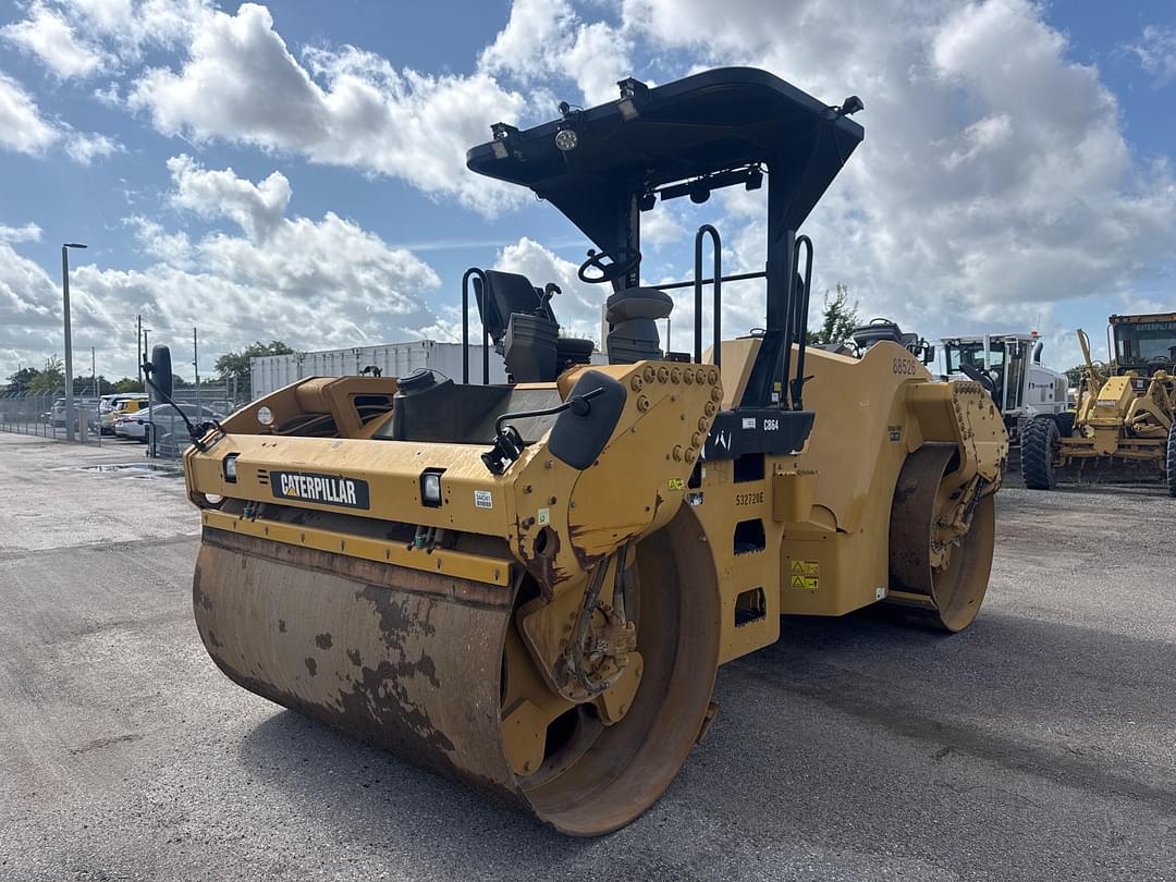 Image of Caterpillar CB64 Primary image