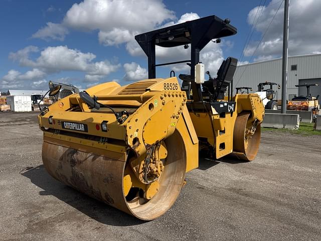Image of Caterpillar CB64 equipment image 4