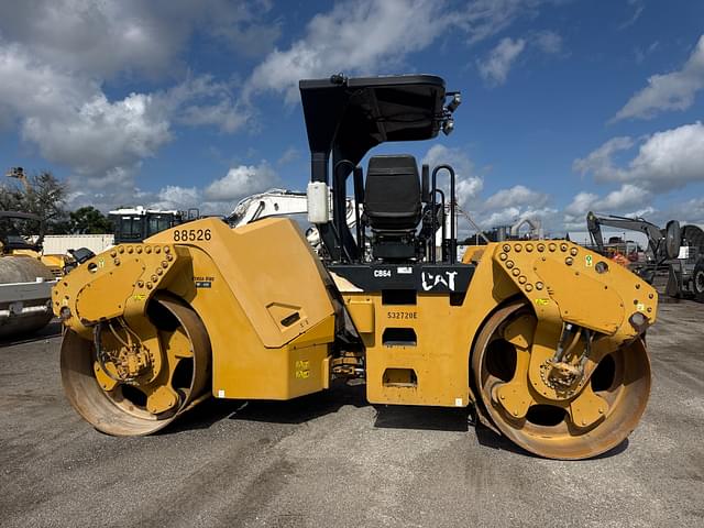 Image of Caterpillar CB64 equipment image 3