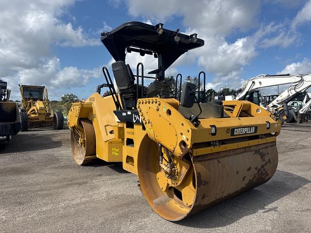 Image of Caterpillar CB64 equipment image 2