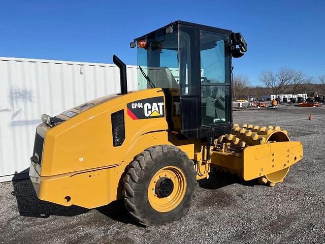 Image of Caterpillar CP44 equipment image 1