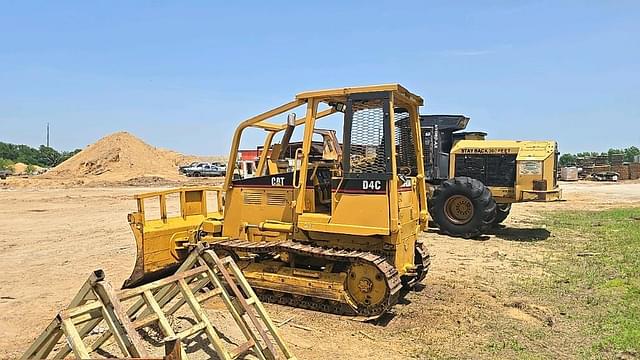 Image of Caterpillar D4C Series III equipment image 2