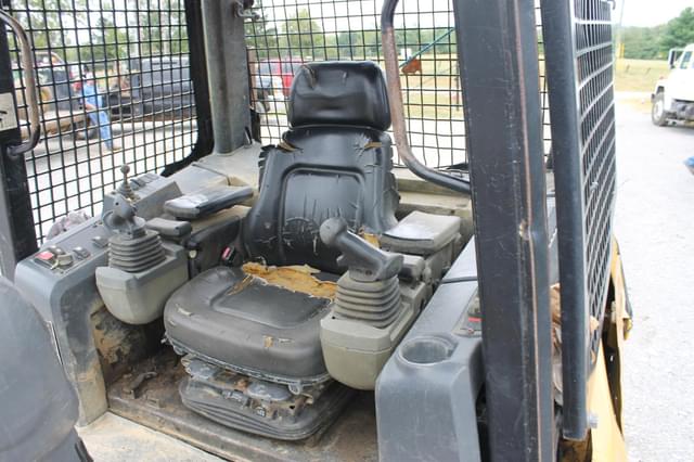 Image of Caterpillar D4K XL equipment image 2