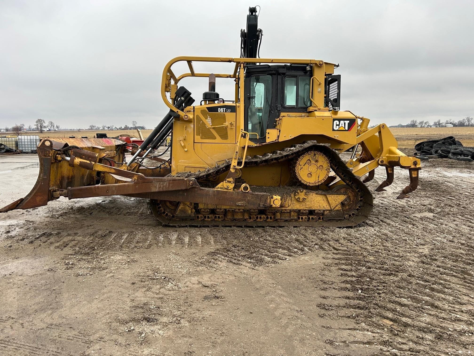 Main image Caterpillar D6T LGP