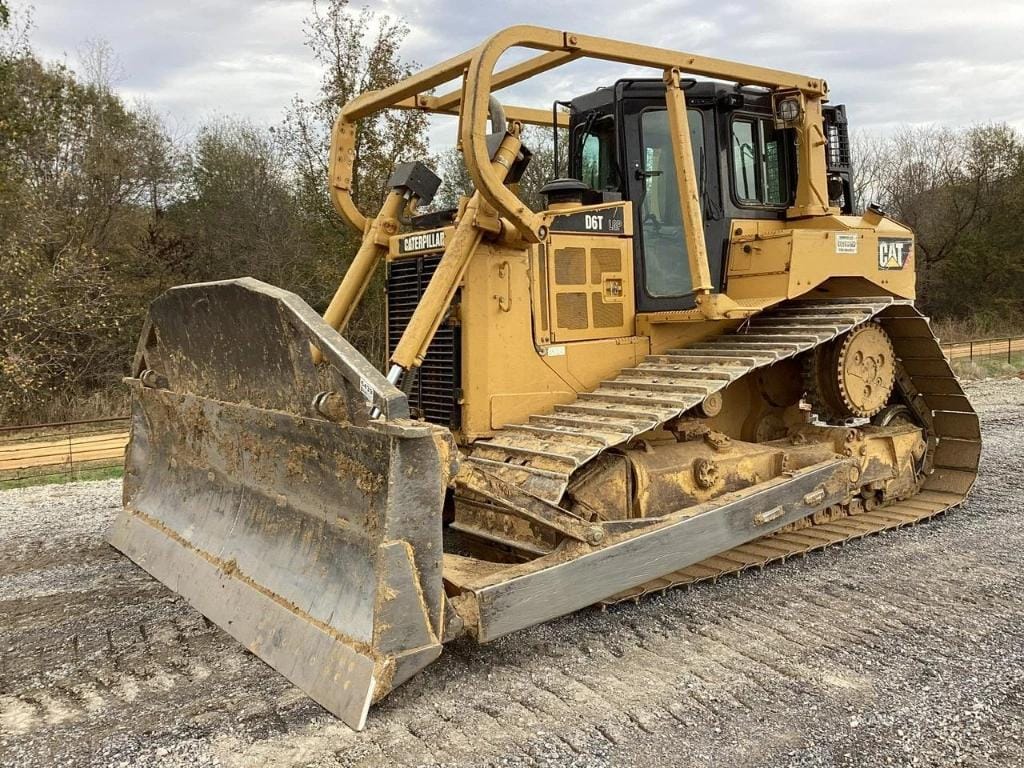 2011 Caterpillar D6T LGP Equipment Image0