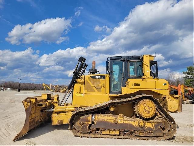 Image of Caterpillar D6T XL equipment image 2