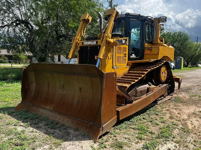 Image of Caterpillar D6T XL equipment image 1