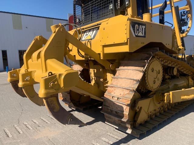 Image of Caterpillar D6T XL equipment image 4
