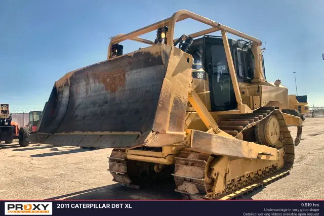 Image of Caterpillar D6T XL equipment image 1