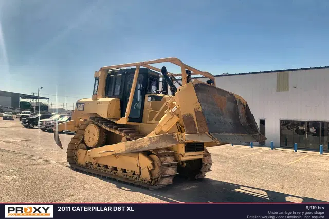 Image of Caterpillar D6T XL equipment image 2