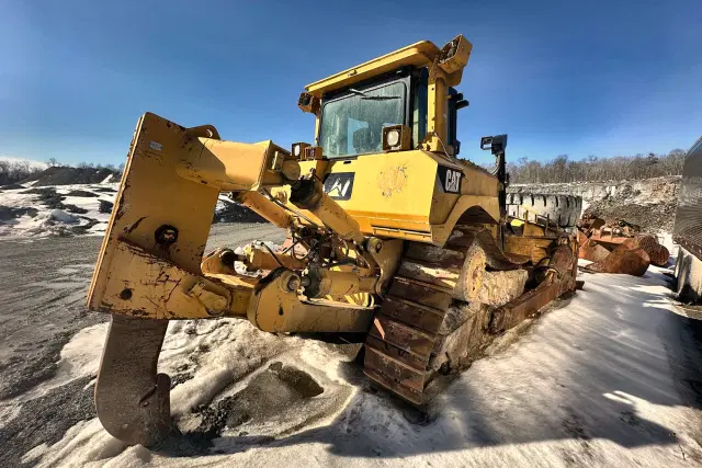 Image of Caterpillar D8T equipment image 4